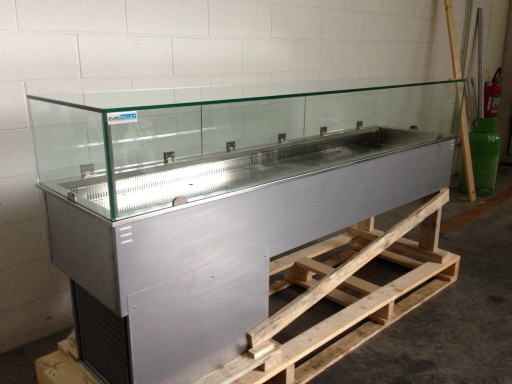 Vitrine réfrigérée étroite encastrable, sur mesure.