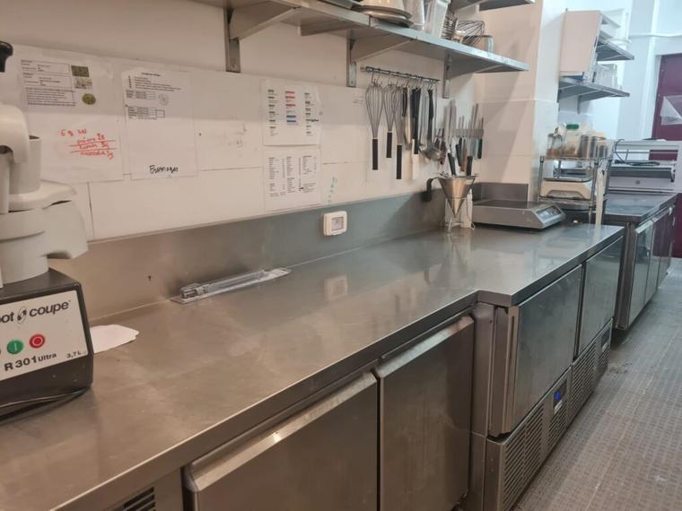 Bien équiper son laboratoire pâtisserie : solutions et techniques