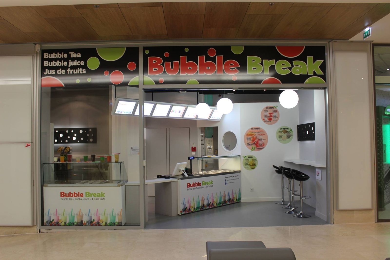 Boutique de bubble tea en galerie commerciale à Clermont-Ferrand