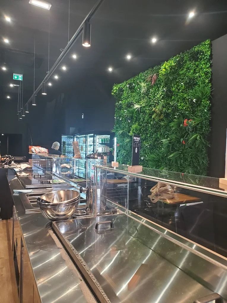 Couvercle de nuit isolé sur makeline de salad bar