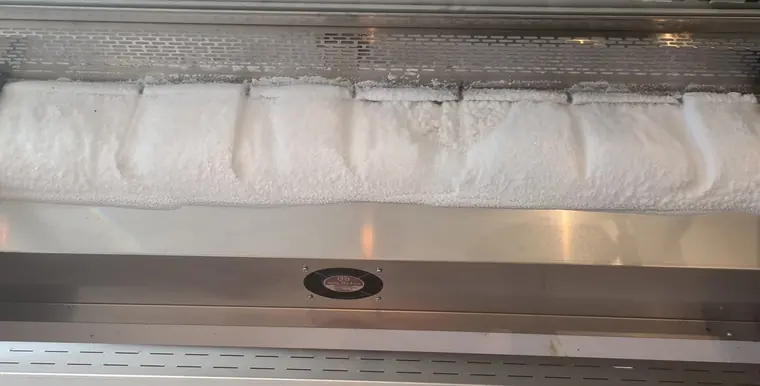 Dépannage d'une vitrine réfrigérée : évaporateur pris en glace