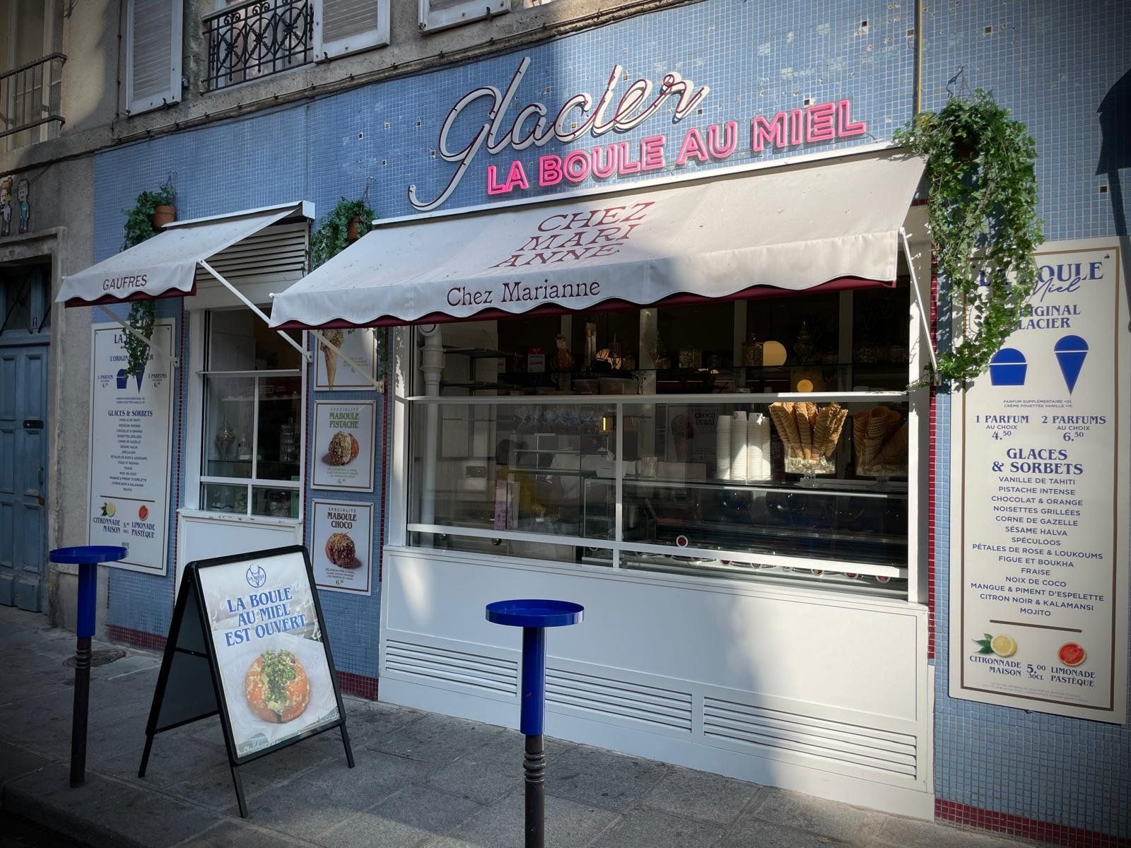 Façade du glacier La Boule au Miel à Paris