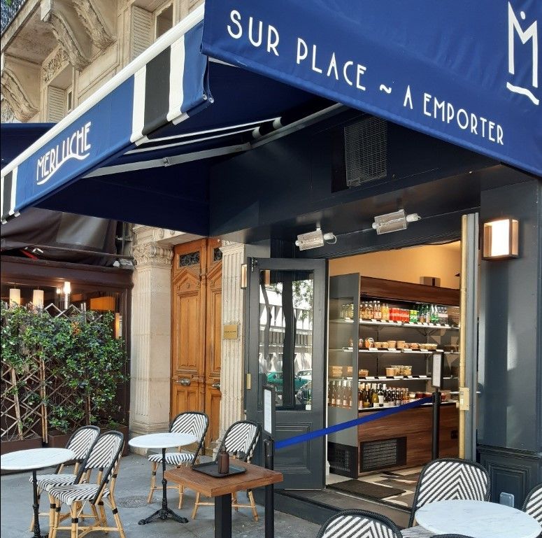 Façade et terrasse du traiteur de la mer Merluche à Paris